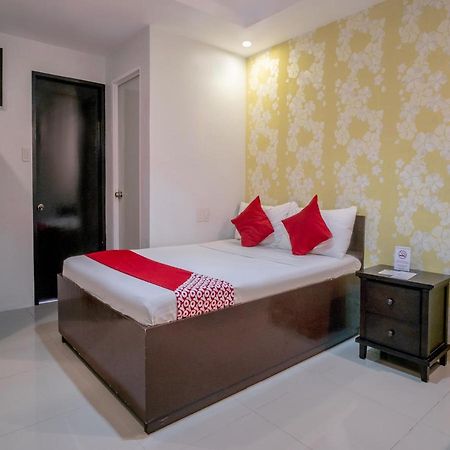 Oyo 697 Obrero Suites Davao Stadt Exterior foto