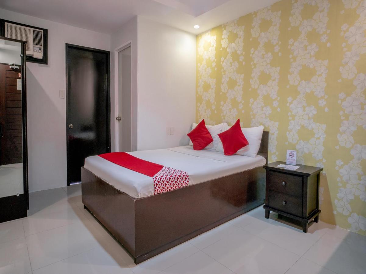 Oyo 697 Obrero Suites Davao Stadt Exterior foto