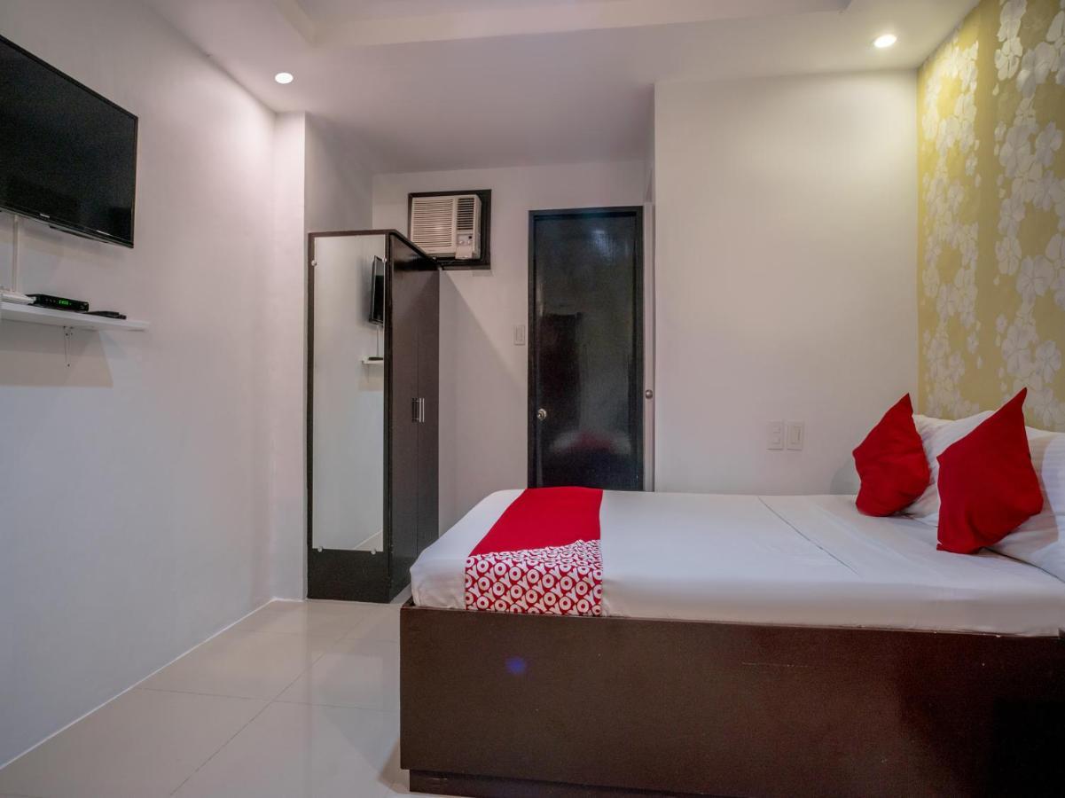 Oyo 697 Obrero Suites Davao Stadt Exterior foto