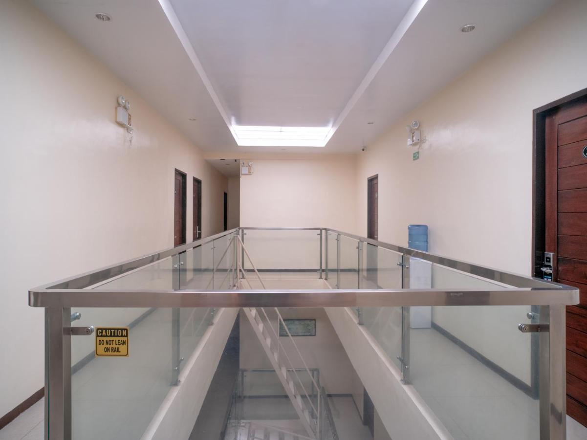 Oyo 697 Obrero Suites Davao Stadt Exterior foto